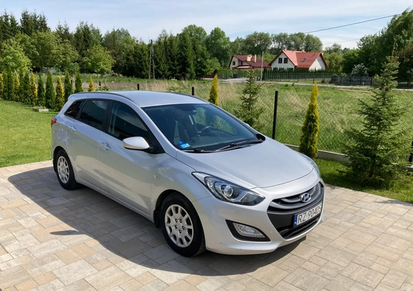 Hyundai I30 cena 26000 przebieg: 191000, rok produkcji 2013 z Szczytna małe 562